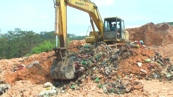 Nhà máy xử lý chất thải rắn Đà Lạt chôn trái phép hàng chục ngàn tấn rác ảnh 4