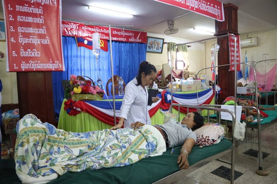 Vỡ đập thủy điện tại Lào: Sinh con trên đường chạy lũ ảnh 1