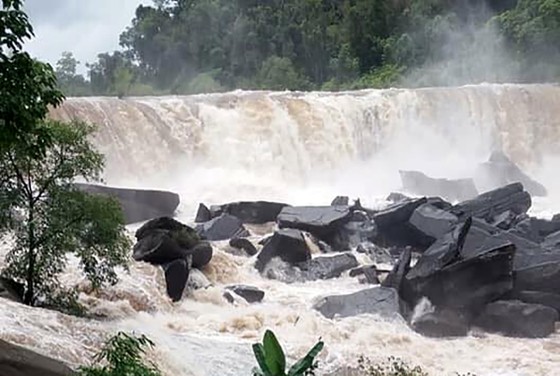 Sau 6 ngày, hiện trường nơi vỡ đập thủy điện ở Lào vẫn ngổn ngang ảnh 2