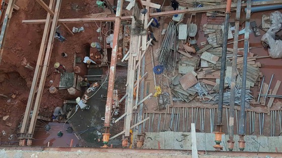 Công trình xây dựng không an toàn, gây sụt lún nguy hiểm các nhà kế cận ảnh 6