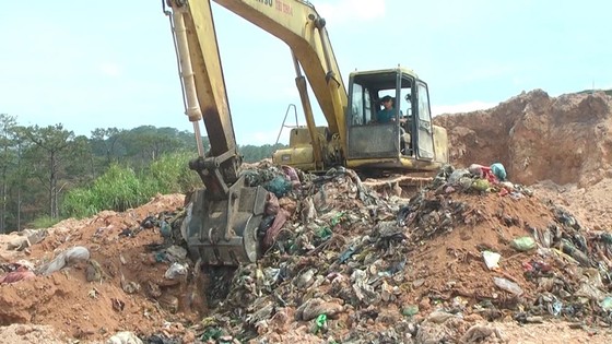 Nhà máy xử lý rác chôn rác “chui” bị phạt 350 triệu đồng ảnh 3