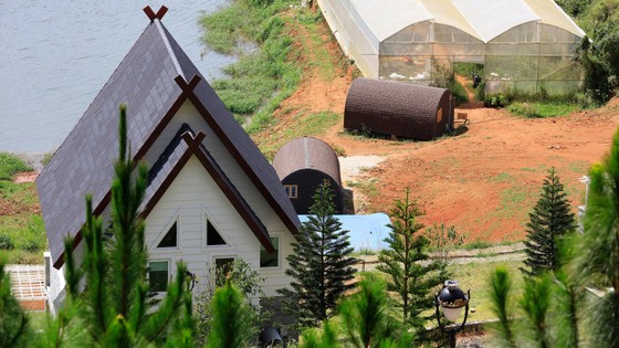 19 nhà gỗ không phép tại KDL Quốc gia hồ Tuyền Lâm đã được di dời ảnh 5
