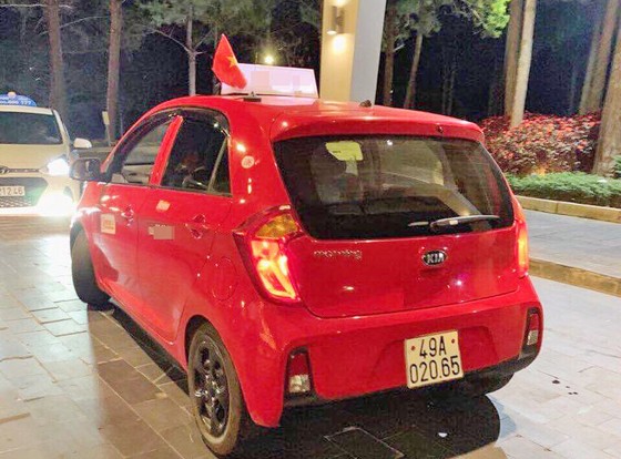 Tài xế taxi bị tố vòi tiền du khách dịp nghỉ lễ ở Đà Lạt ảnh 1