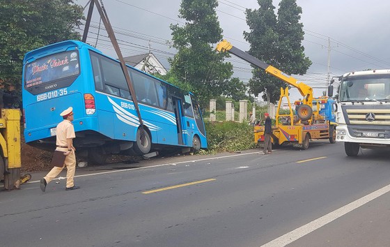 Xe ô tô chở 26 người đi du lịch Đà Lạt lao sang làn đường gây tai nạn ảnh 3
