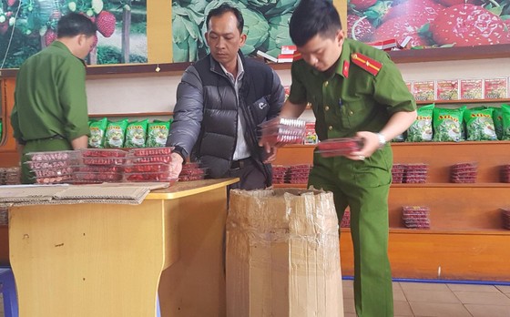 Xử lý hàng loạt “cò” mứt, lò mứt lậu tại Đà Lạt ảnh 3