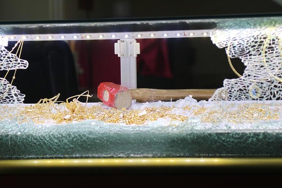 Người dân truy đuổi bắt gọn tên cướp tiệm vàng ở Đà Lạt ảnh 2