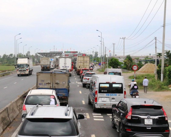 Trạm thu phí BOT Ninh Lộc tiếp tục xả trạm ảnh 1