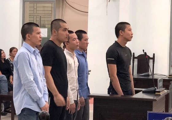 “Người hùng siêu bão” hầu tòa ảnh 1