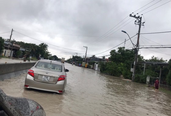 Vũng Tàu - Bến Tre mưa lớn, gió giật mạnh, Khánh Hòa - Ninh Thuận ngập lụt, đường sắt tê liệt ảnh 14