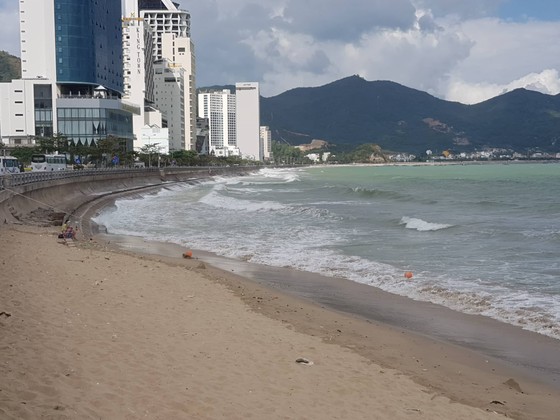 Hai du khách Nga đuối nước lúc tắm biển Nha Trang ảnh 1