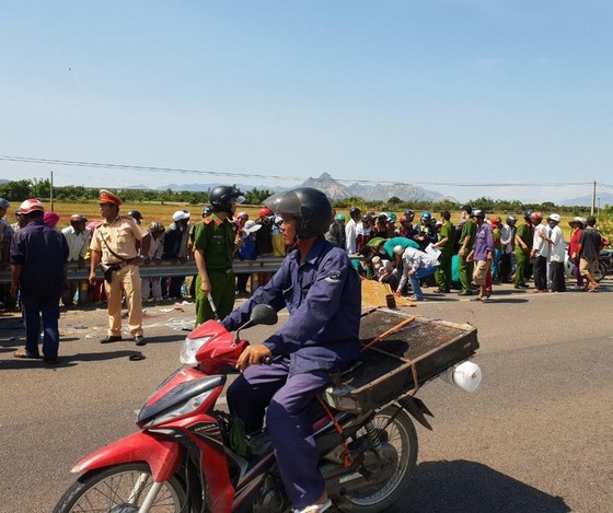 Va chạm với máy cày, 2 mẹ con tử vong ảnh 1