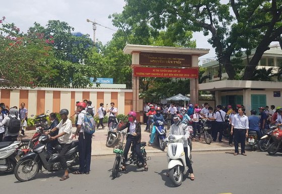 6 năm trời xét tuyển nay Khánh Hòa ra lệnh thi tuyển khiến nhiều phụ huynh đồng tình ảnh 1