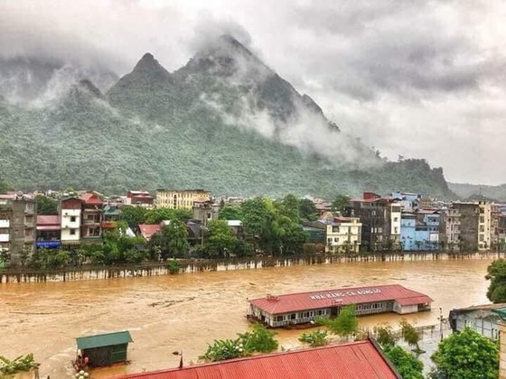 Mưa lũ đầu mùa bất ngờ đổ về, 11 người chết, mất tích và bị thương ảnh 3