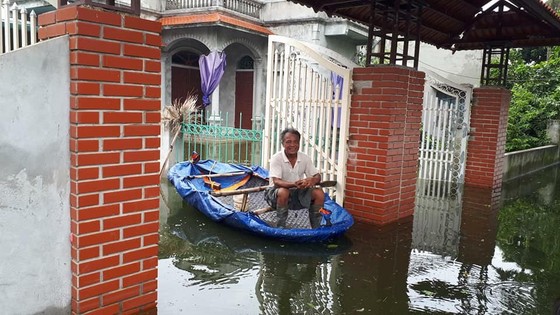 Hà Nội xuất hiện “con đường trên biển nước” ảnh 9