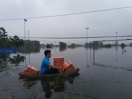 Hà Nội xuất hiện “con đường trên biển nước” ảnh 6