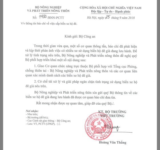 Xe biển trắng đua nhau dùng biển “xe hộ đê” để qua các trạm thu phí ảnh 2