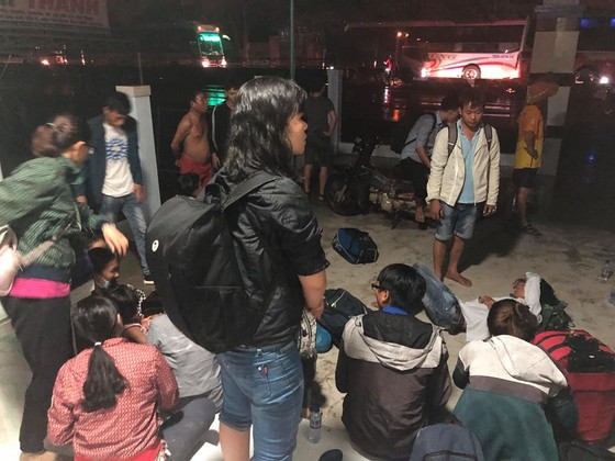 Tai nạn kinh hoàng làm 2 người chết, hàng chục hành khách hoảng loạn ảnh 3