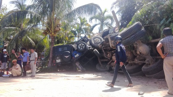 Xe ben đổ dốc mất thắng tông hàng loạt xe ở khu du lịch Mũi Né ảnh 2