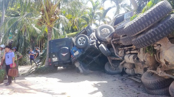 Xe ben đổ dốc mất thắng tông hàng loạt xe ở khu du lịch Mũi Né ảnh 1