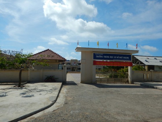 Học sinh trên đảo Phú Quý được nghỉ học từ chiều 23-11 để tránh bão số 9 ảnh 1