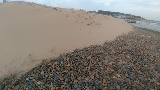 Yêu cầu làm rõ trách nhiệm quản lý nhà nước, hành vi xâm hại bãi đá 7 màu ảnh 1