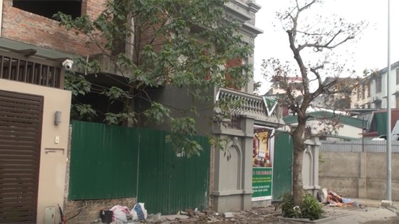 Cảnh biệt thự của gia đình nguyên Cục trưởng C50 bị phá dỡ phần xây trái phép ảnh 1
