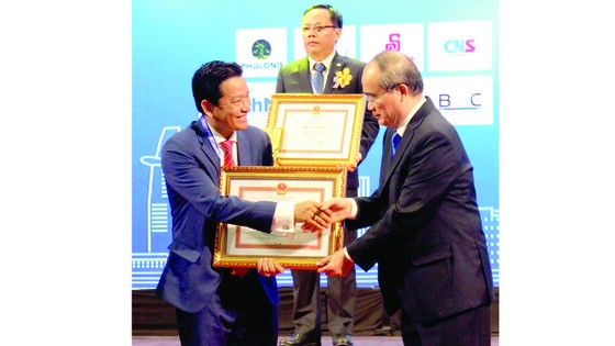 TPHCM tôn vinh 199 doanh nhân, doanh nghiệp tiêu biểu năm 2018 ảnh 1