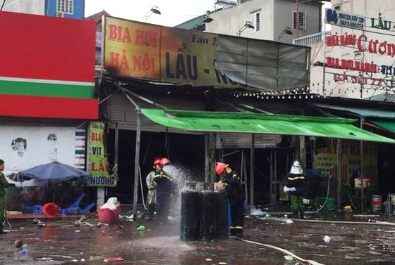 Cháy quán bia hơi giữa trời mưa, một phụ nữ thiệt mạng ảnh 1