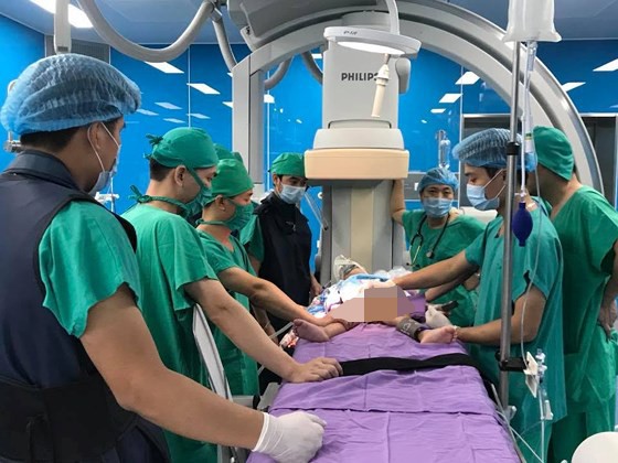 4 trẻ dị tật tim được can thiệp bằng DSA ảnh 1