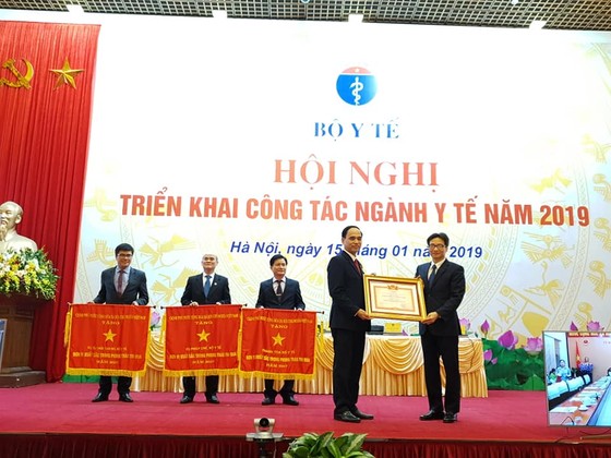 Người dân “chấm điểm” tốt hơn cho ngành y tế ảnh 3