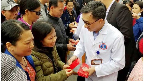Những chuyến xe đầy ắp nụ cười bệnh nhân ung thư ngày giáp tết ảnh 1