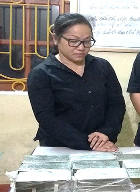 Đi xe cùng con cháu, bà mang thêm 30 bánh heroin ảnh 1