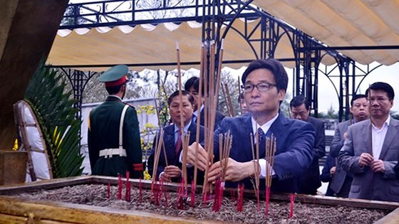 Phó Thủ tướng Vũ Đức Đam thăm các thầy thuốc ở miền núi tỉnh Quảng Trị ảnh 4