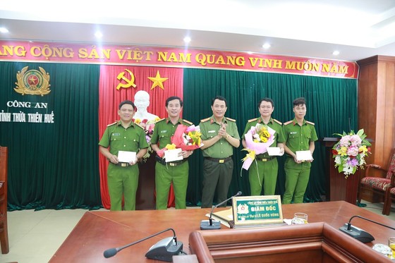 Khen thưởng các lực lượng phá vụ án giết người tại Huế ảnh 1