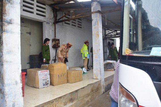 Phát hiện xe biển số Lào chở 2,5 tấn nội tạng không rõ nguồn gốc ảnh 1