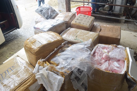 Phát hiện xe biển số Lào chở 2,5 tấn nội tạng không rõ nguồn gốc ảnh 2