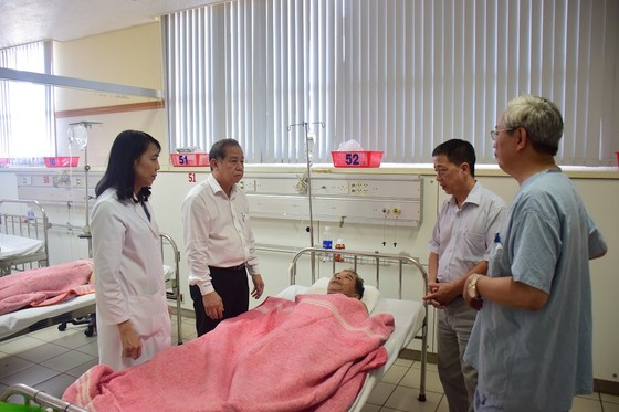 Chủ tịch UBND tỉnh Thừa Thiên – Huế hứa xử nghiêm “cát tặc” chém trọng thương người dân ảnh 1