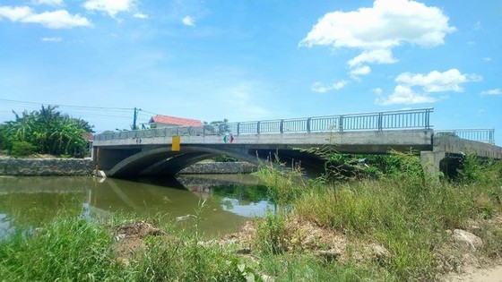Thừa Thiên - Huế: Cầu 32 tỷ đồng xây xong chỉ để... ngắm ảnh 1