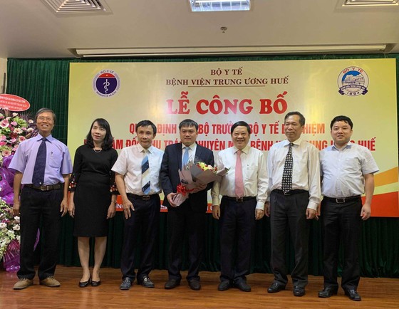 Bệnh viện Trung ương Huế có Phó Giám đốc phụ trách chuyên môn ảnh 1