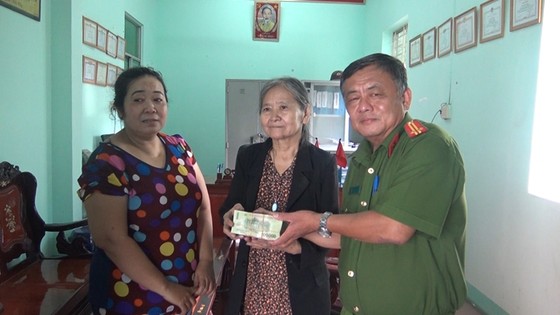 Không ham của rơi, trả lại 100 triệu đồng nhặt được ảnh 1