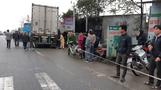 Va chạm giữa xe ô tô khách và xe container, ít nhất 3 người thương vong ảnh 4