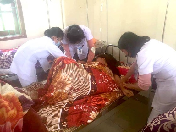 Hàng chục người bị ngộ độc thực phẩm sau khi dự đám giỗ ảnh 1