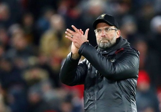 Liverpool lại “bắn vào chân mình” ảnh 1