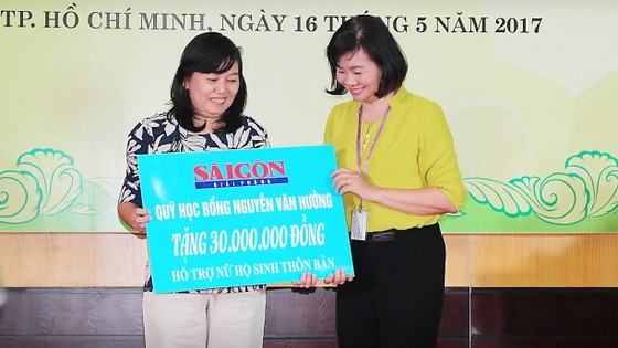 Trao học bổng Nguyễn Văn Hưởng năm 2017 cho 135 SV ngành y ảnh 3