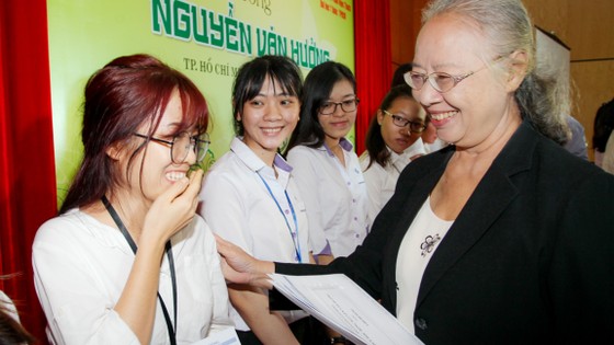 Trao học bổng Nguyễn Văn Hưởng năm 2017 cho 135 SV ngành y ảnh 1