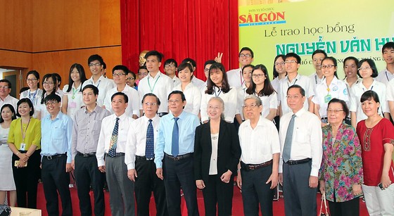 Trao học bổng Nguyễn Văn Hưởng năm 2017 cho 135 SV ngành y ảnh 5