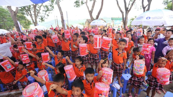 Mang Tết Trung thu đến với trẻ em tỉnh Vĩnh Phúc ảnh 1