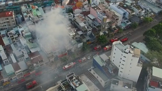 Hỏa hoạn thiêu rụi quán bar ở TPHCM ảnh 4