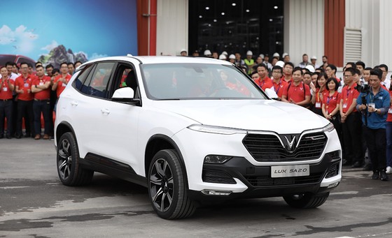 VinFast hoàn thành sản xuất thử nghiệm chiếc LUX SUV đầu tiên ảnh 9