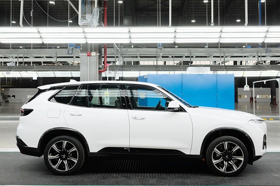 VinFast hoàn thành sản xuất thử nghiệm chiếc LUX SUV đầu tiên ảnh 1
